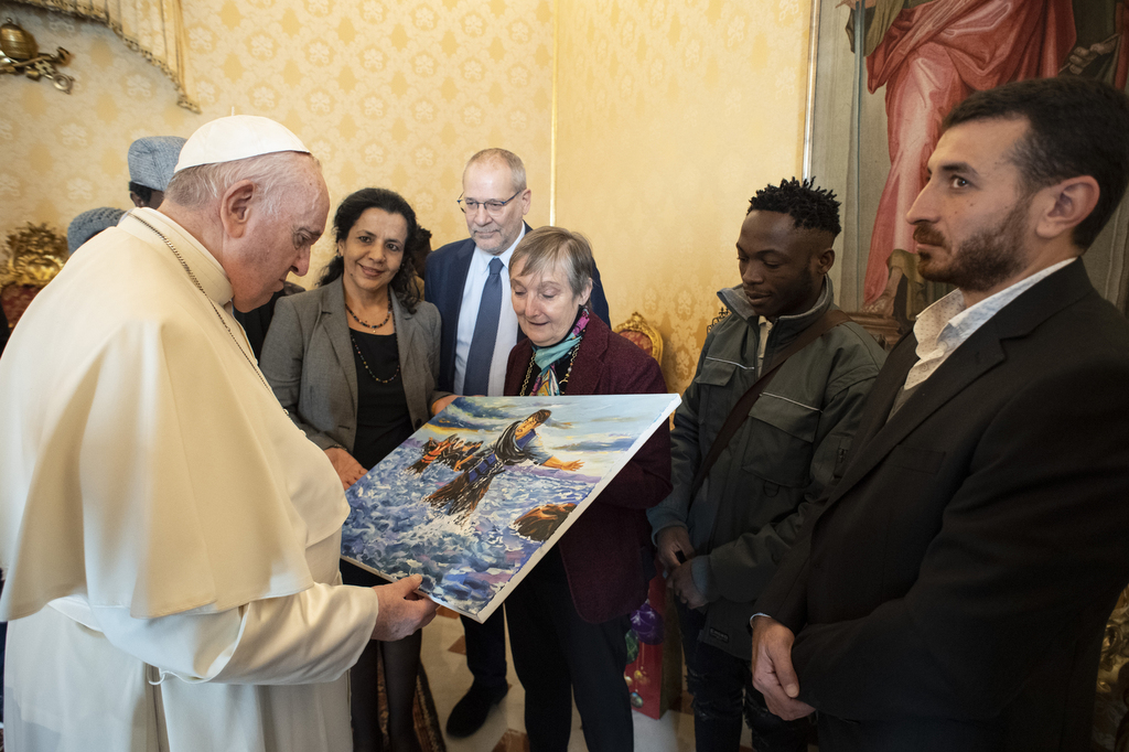 Papst Franziskus feiert seinen Geburtstag mit Flüchtlingen, die aus Zypern gekommen sind und von der Gemeinschaft begleitet werden. Herzlichen Glückwunsch!
